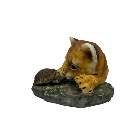 Lion Cub & Tortoise Masterpiece Porcelain Figurine Homco 1985 Handpainted Decor - Picture 6 of 11